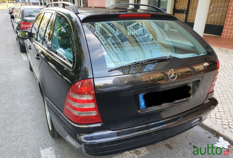 2002' Mercedes-Benz 220 photo #2