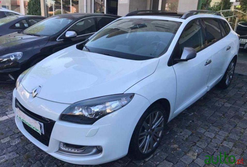 2012' Renault Megane Sport Tourer photo #2