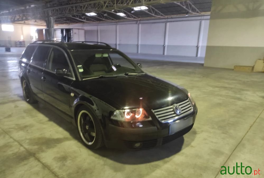 2001' Volkswagen Passat photo #3