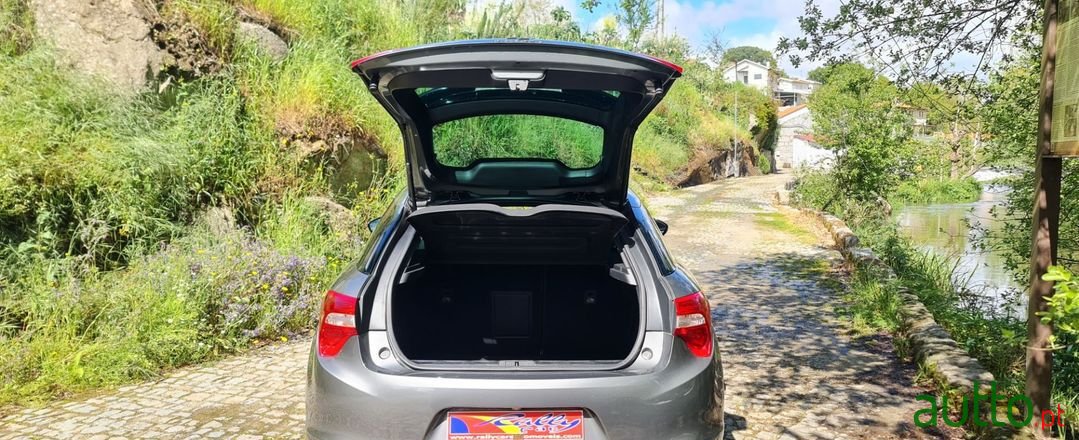 2011' Citroen DS5 photo #3