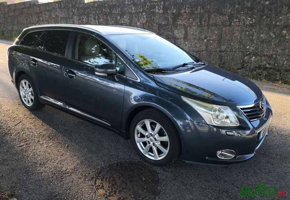 2009' Toyota Avensis Sw photo #1