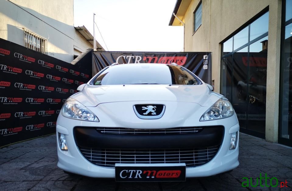 2011' Peugeot 308 Sw photo #2