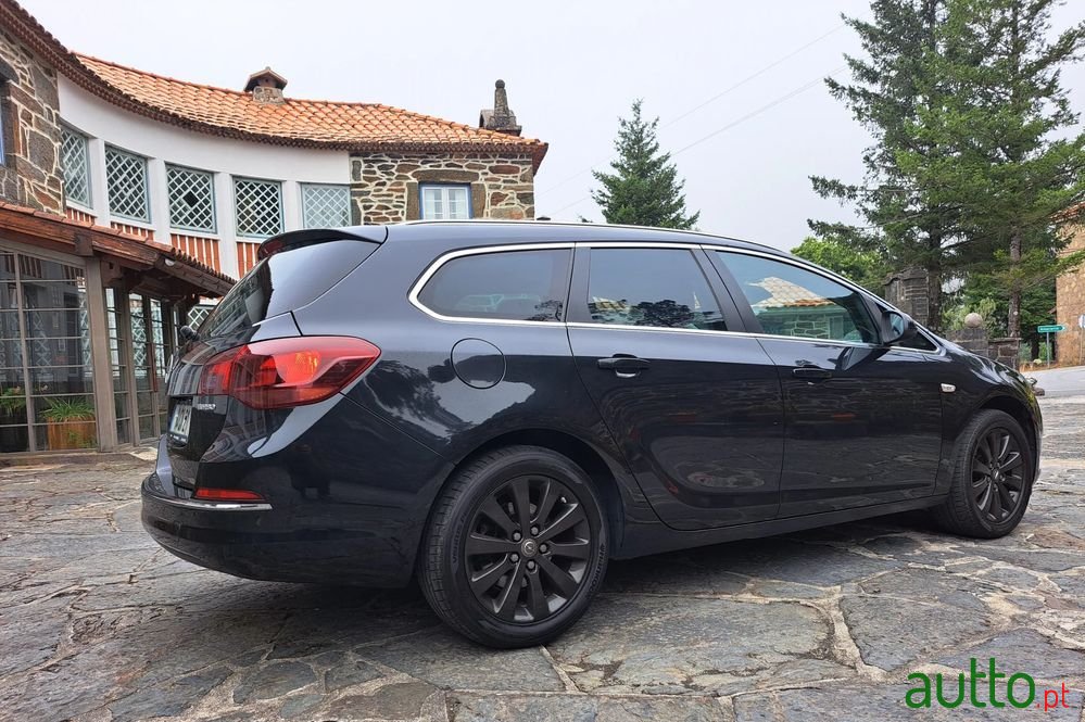 2015' Opel Astra Sports Tourer photo #3