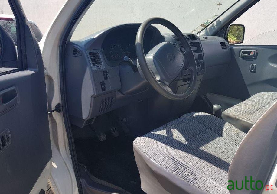 1999' Toyota Hiace photo #2