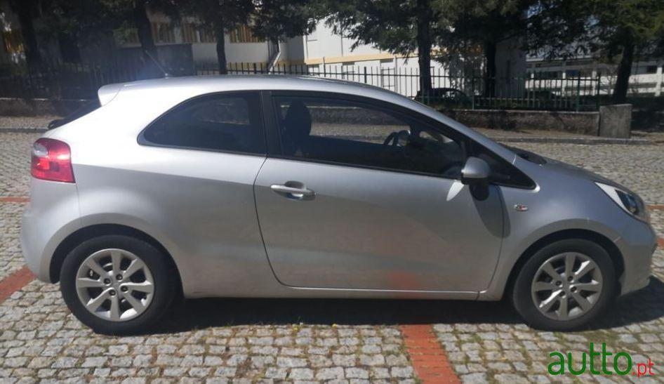 2014' Kia Rio 1.1 Crdi photo #4