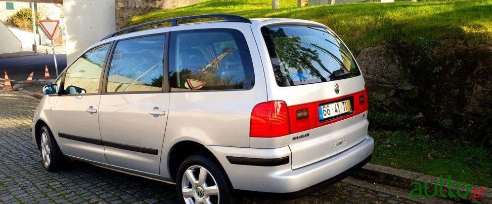 2002' Volkswagen Sharan Highline photo #2