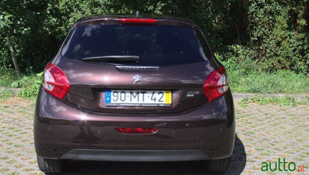2012' Peugeot 208 photo #1
