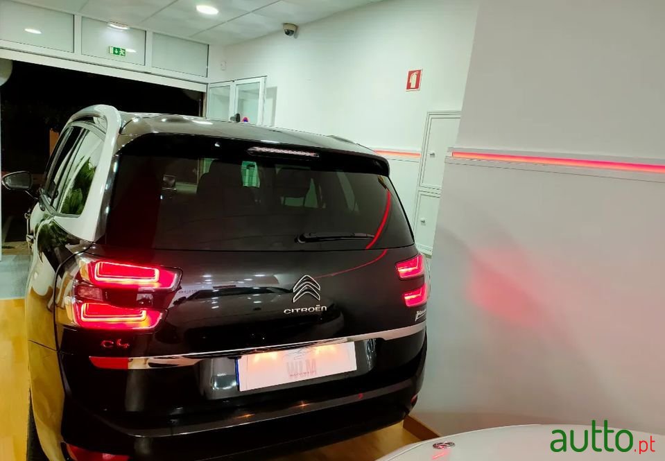 2018' Citroen C4 Grand Picasso photo #5