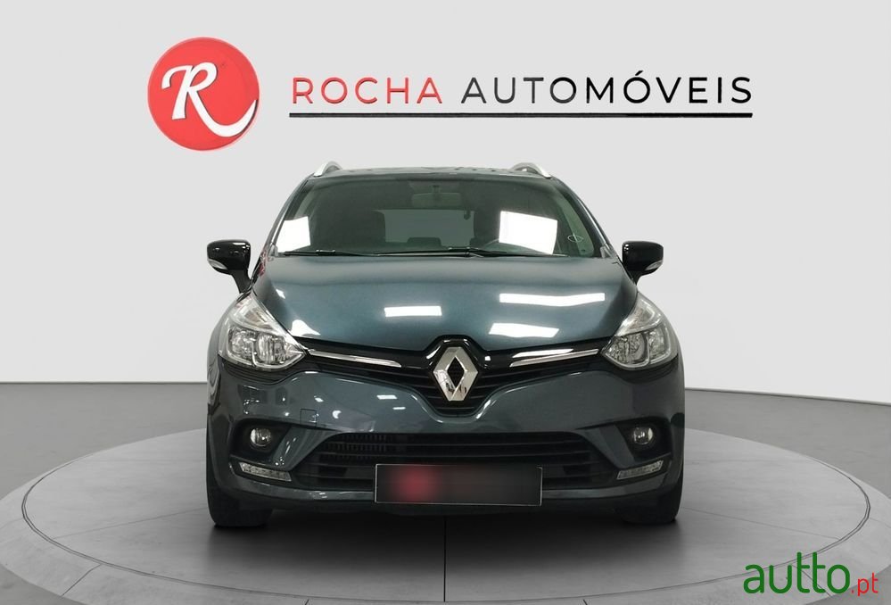 2021' Renault Clio Sport Tourer photo #2