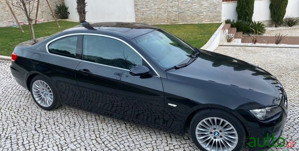 2009' BMW 320 Coupé photo #4