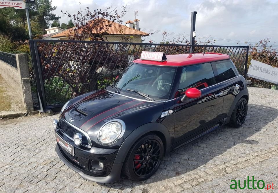 2011' MINI John Cooper Works photo #2