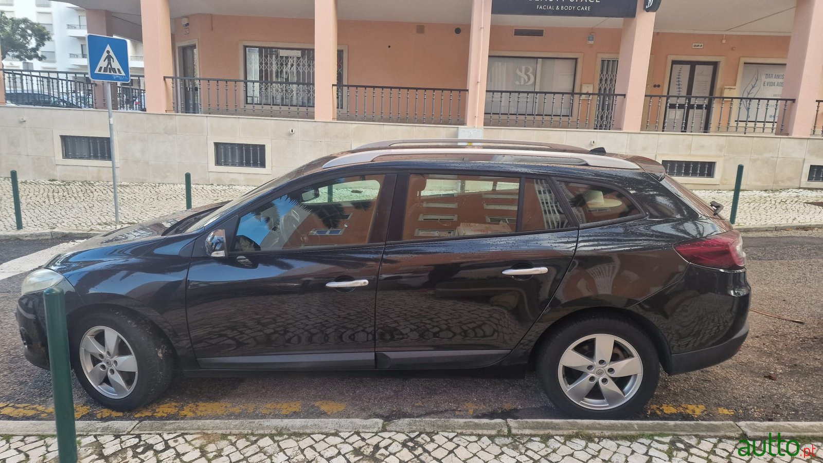 2010' Renault Megane Sport Tourer photo #1
