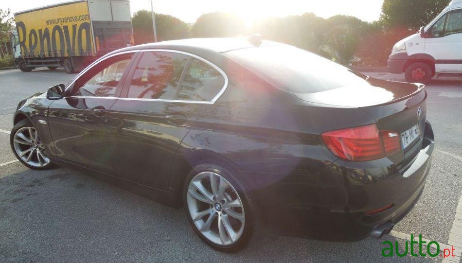 2010' BMW 520 photo #1