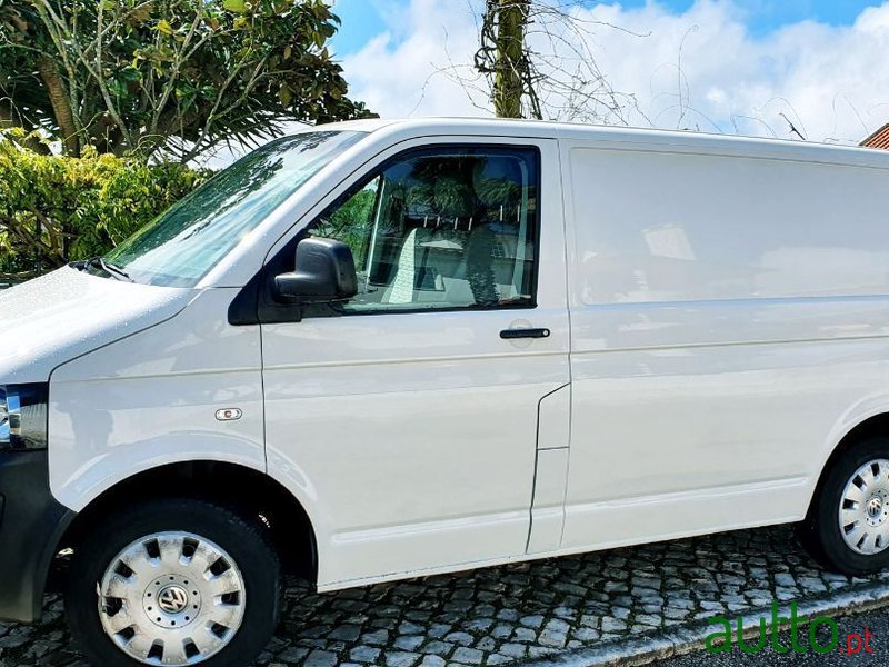 2011' Volkswagen Transporter photo #5