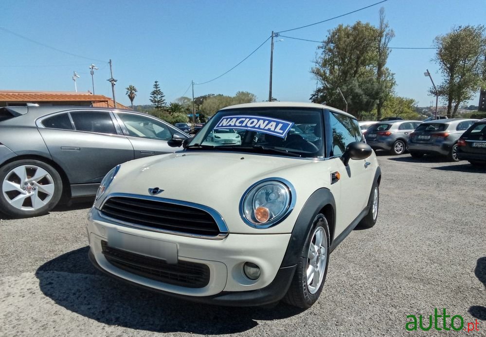 2011' MINI One 3 Portas photo #3