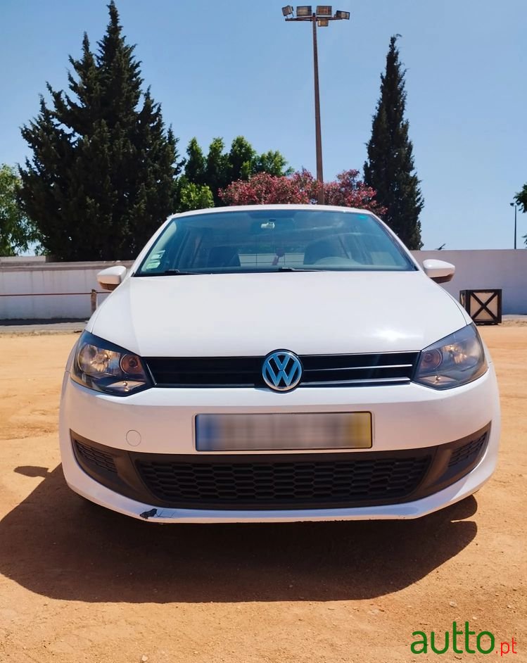 2011' Volkswagen Polo photo #1