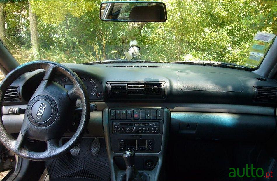 1999' Audi A4 Avant photo #2