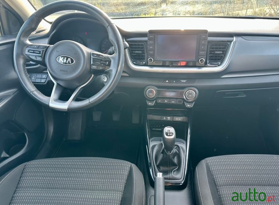 2017' Kia Stonic photo #2