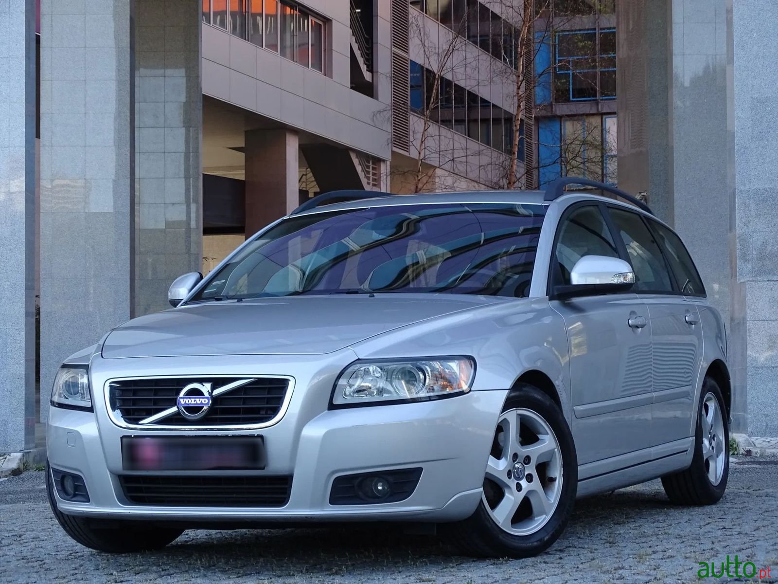 2010' Volvo V50 photo #1