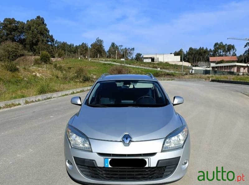 2011' Renault Megane photo #4