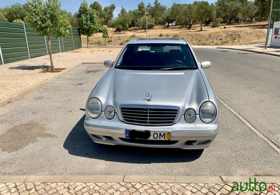 1999' Mercedes-Benz E-220 photo #3
