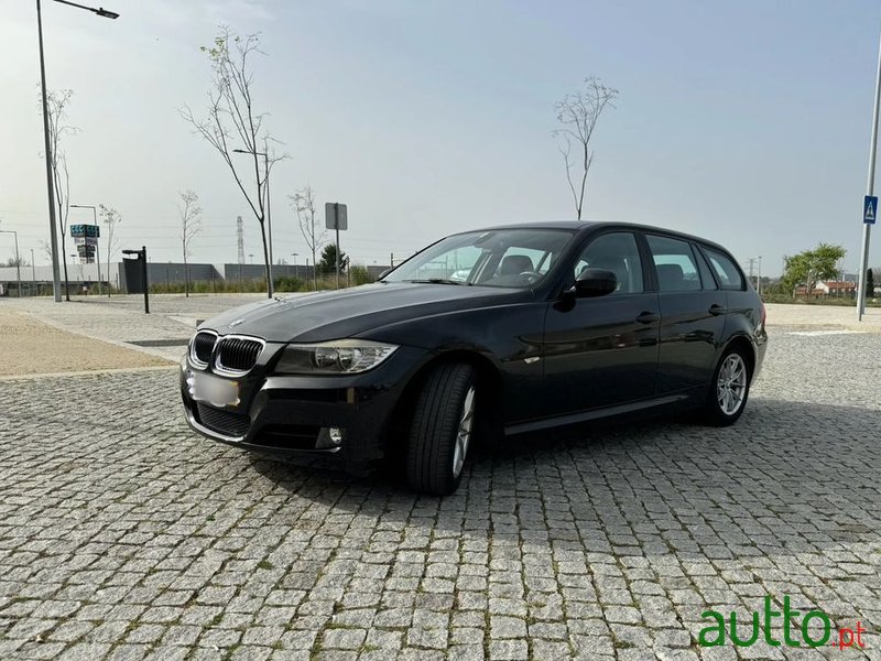 2010' BMW 316 D Touring photo #3