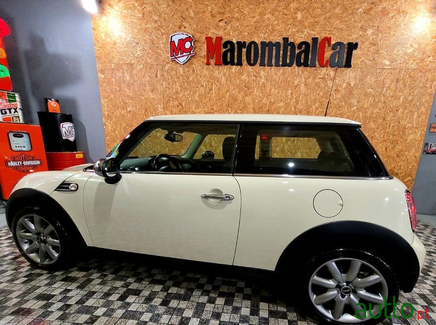 2011' MINI Cooper photo #3