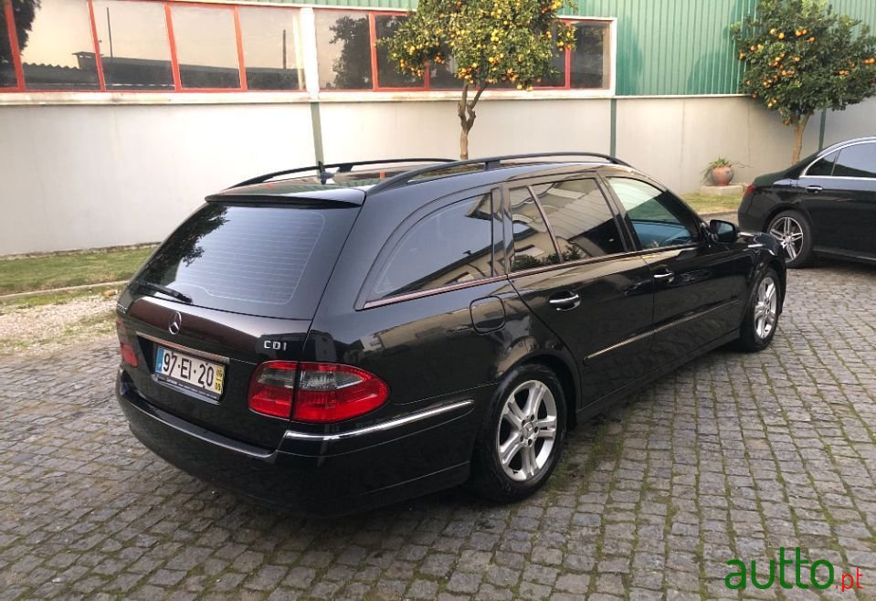 2006' Mercedes-Benz E-220 photo #2