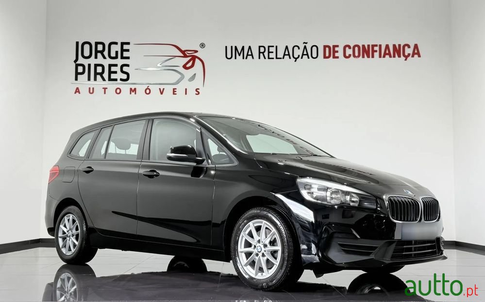 2019' BMW Série 2 D 7L Advantage photo #2