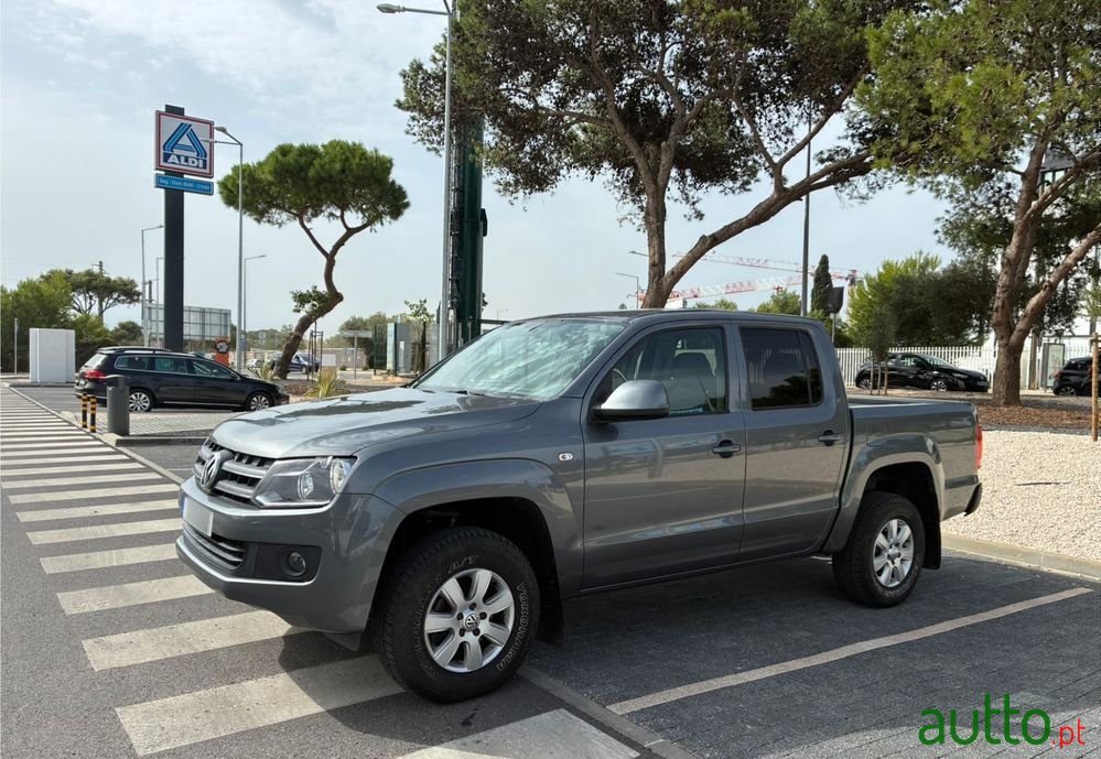 2011' Volkswagen Amarok photo #1