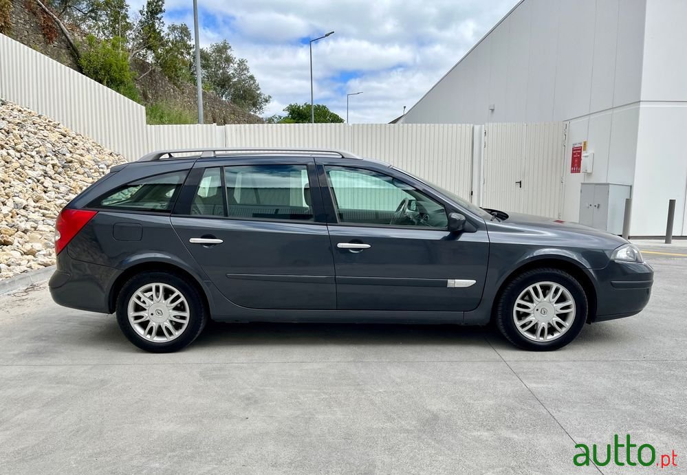 2005' Renault Laguna Break photo #3