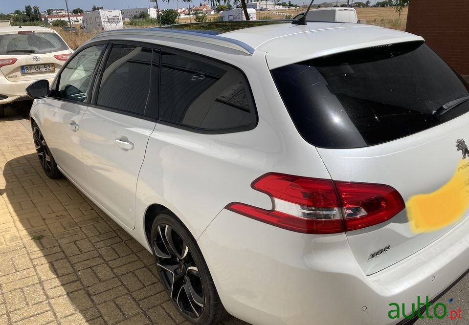 2015' Peugeot 308 Sw photo #1