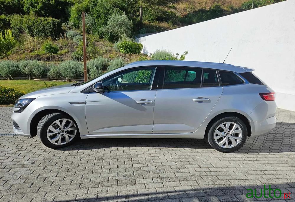 2019' Renault Megane Sport Tourer photo #3