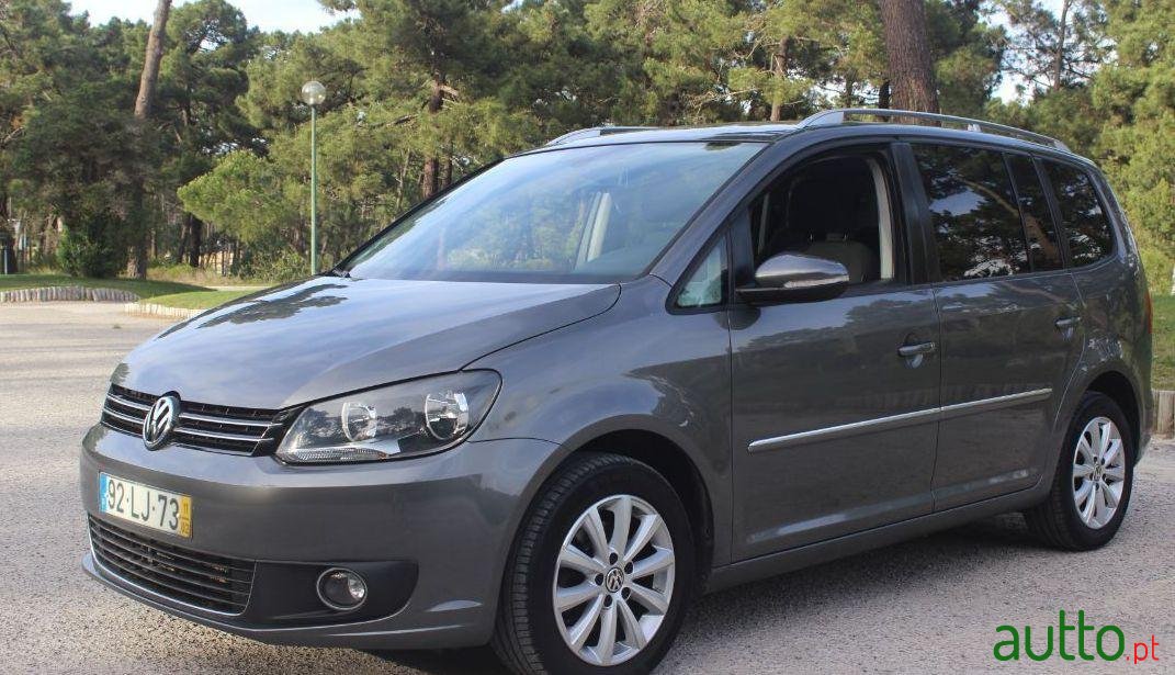 2011' Volkswagen Touran Nacional photo #3