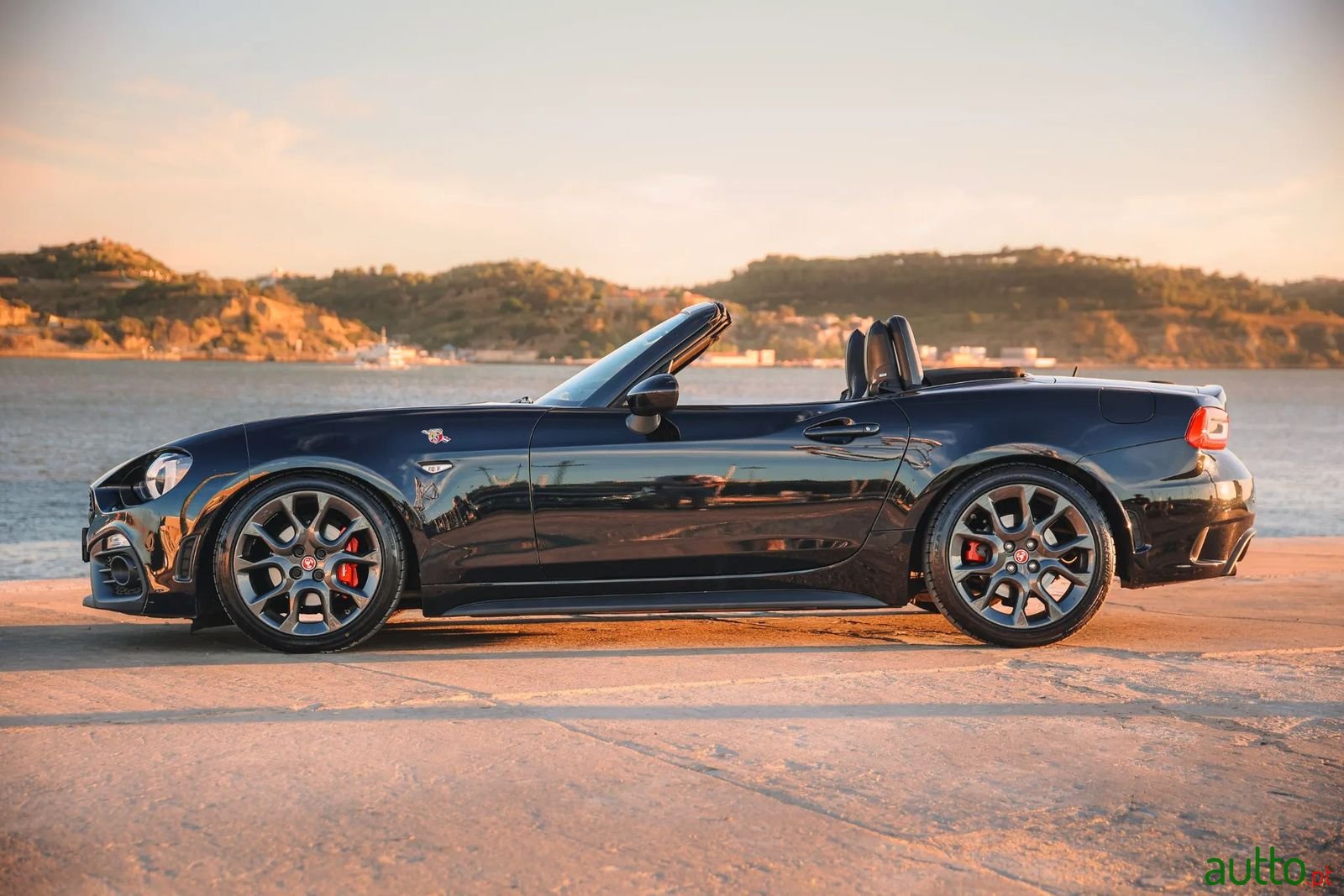 2017' Fiat Abarth 124 Spider photo #1