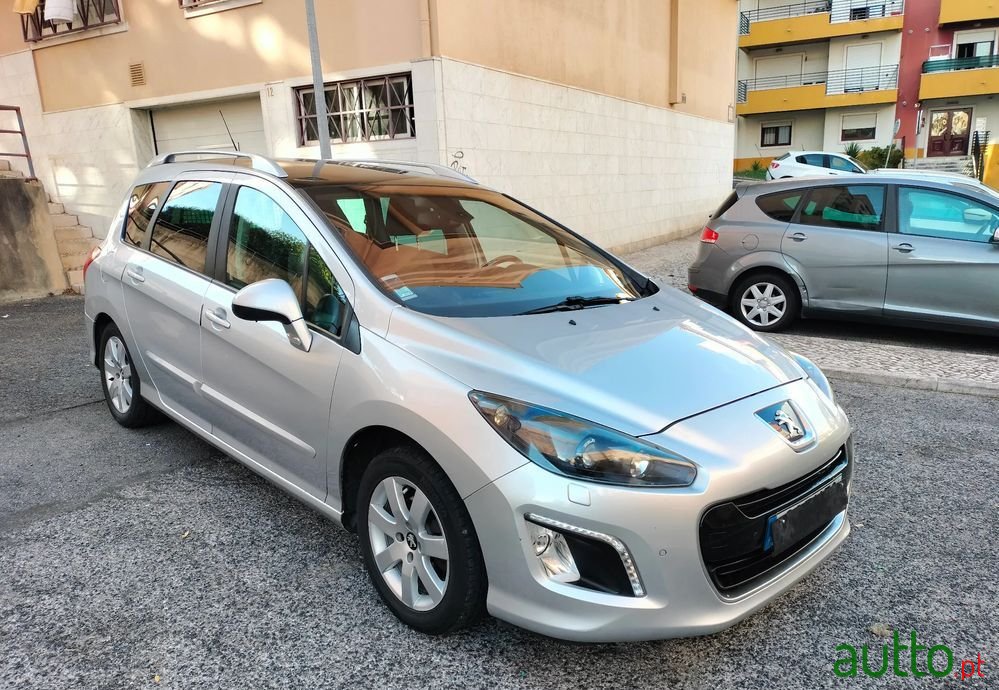 2013' Peugeot 308 Sw photo #3