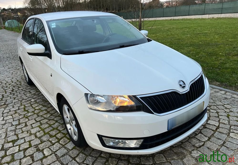 2013' Skoda Rapid 1.6 Tdi Active photo #3