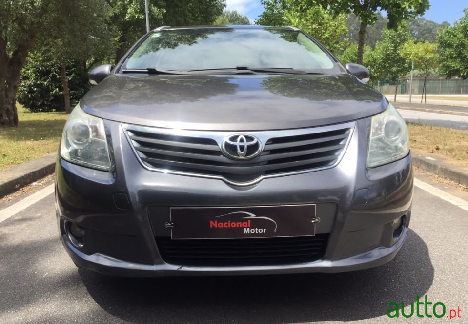 2009' Toyota Avensis Sw photo #2