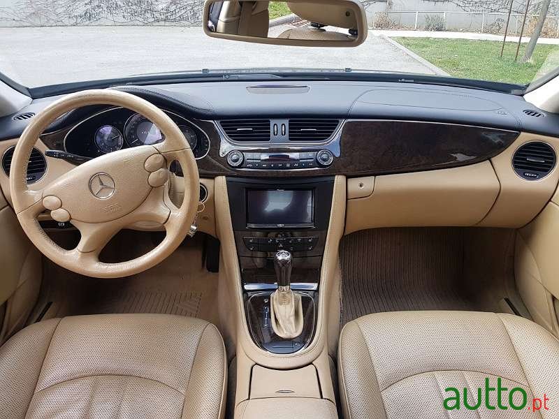 2006' Mercedes-Benz CLS 320 CDI 7G-TRONIC photo #3