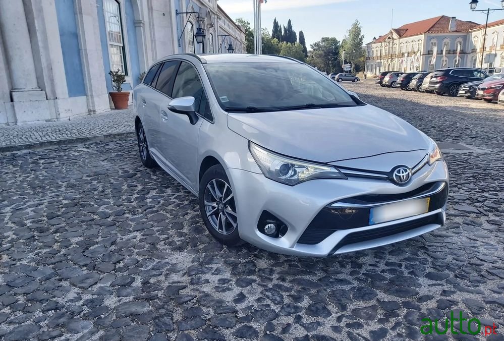 2015' Toyota Avensis Touring Sports photo #1