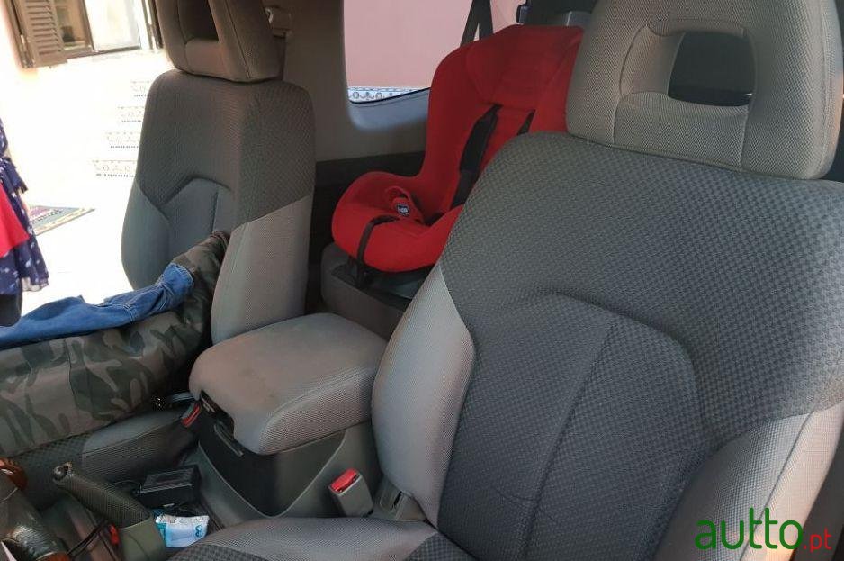 2001' Mitsubishi Pajero photo #4