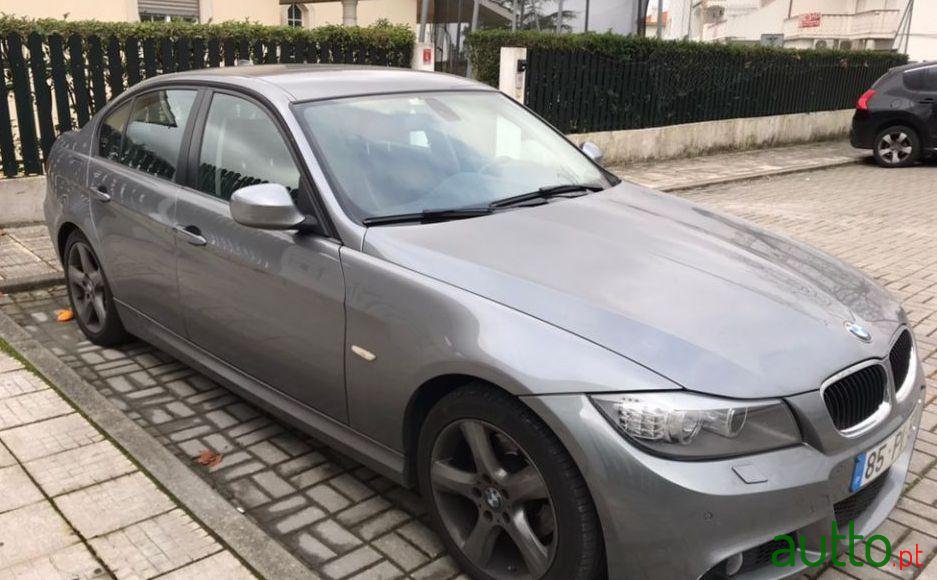 2010' BMW 320 Pack M 163Cv photo #3