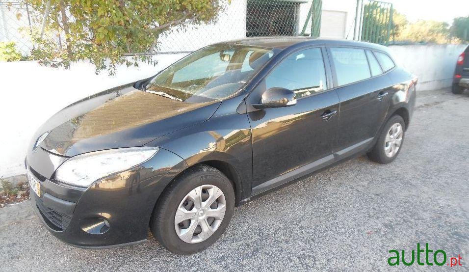 2010' Renault Megane Sport Tourer photo #1