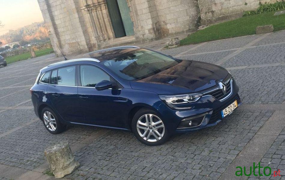 2017' Renault Megane Sport Tourer photo #2