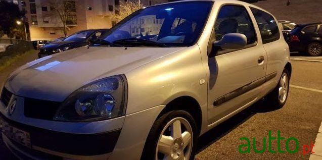 2004' Renault Clio Comercial 1.5 Dci photo #2