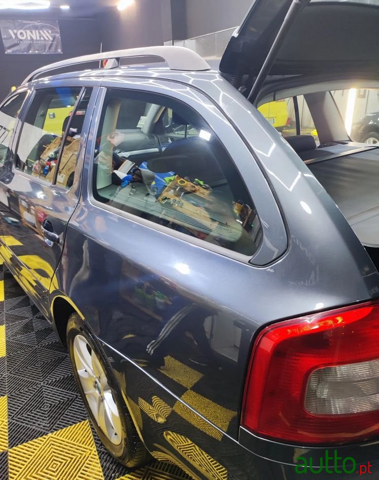 2010' Skoda Octavia Break photo #6