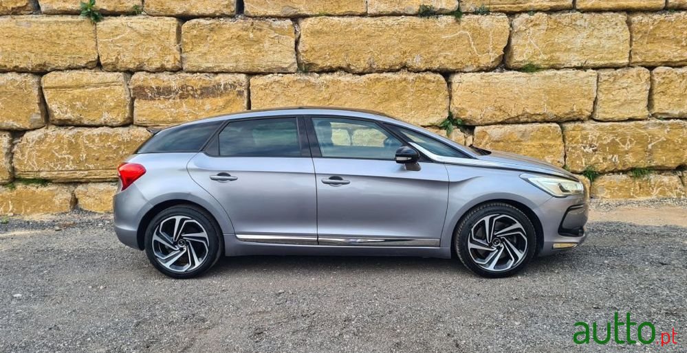 2017' DS Automobiles Ds5 photo #4