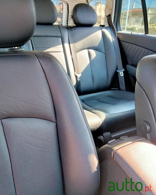 2009' Mercedes-Benz E-220 photo #2