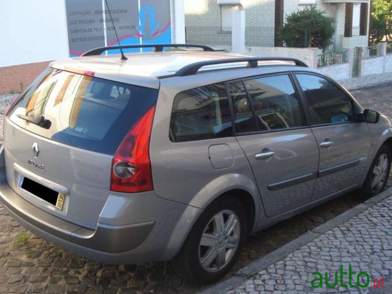 2004' Renault Megane Break photo #1