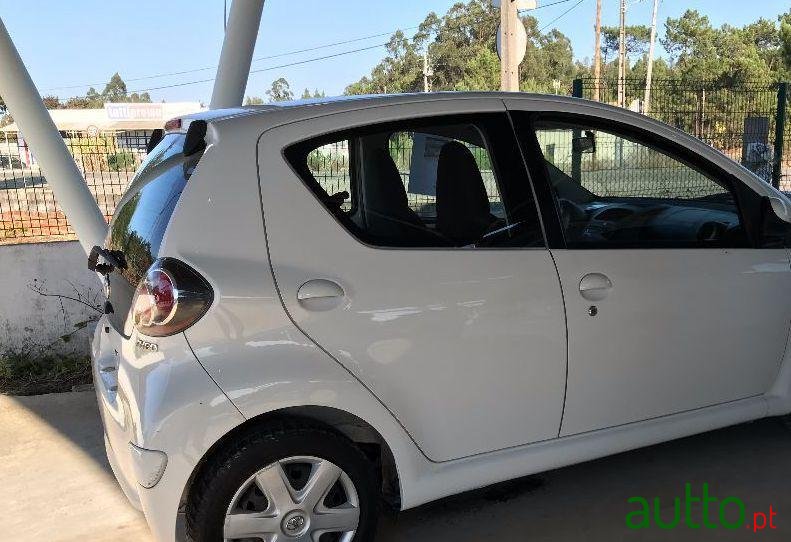 2010' Toyota Aygo 1.0 + Ac photo #2